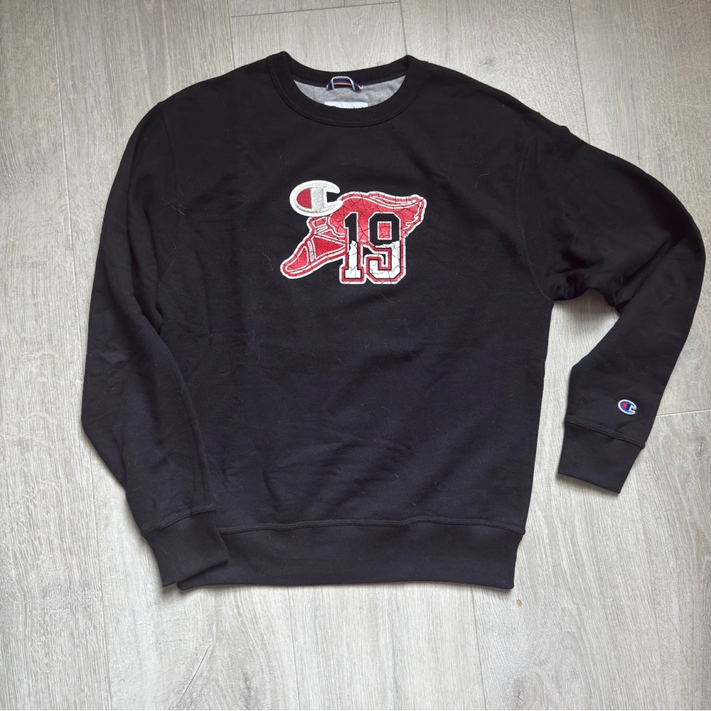 Champion Black Crewneck Sweater with Graphic Design